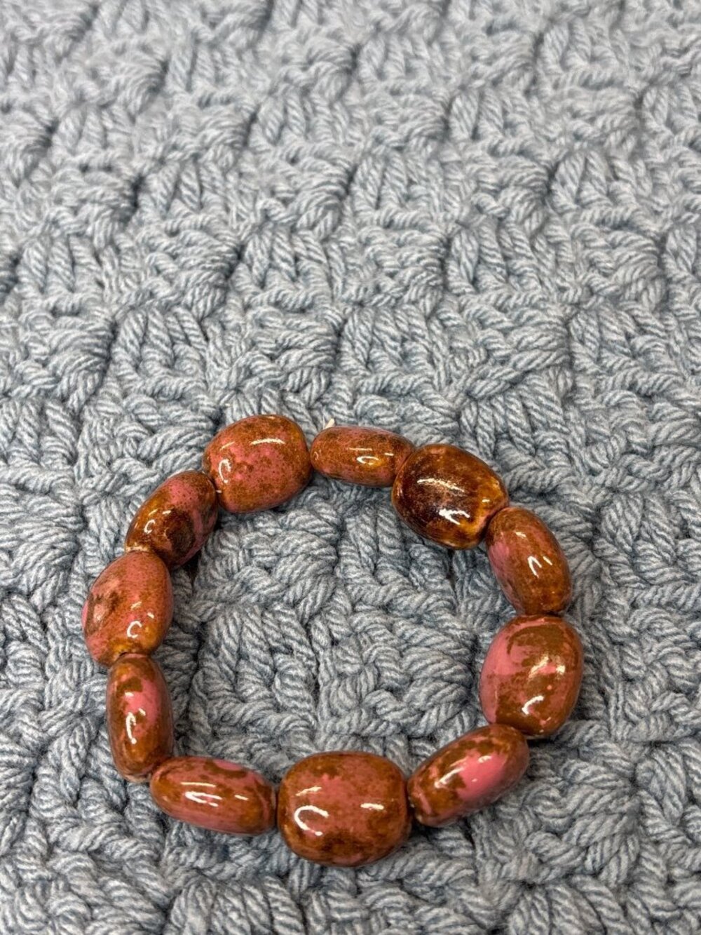 Ceramic Beaded Stretchy Bracelet Brown Pink 6.75 inches Unstretched - Picture 1 of 2